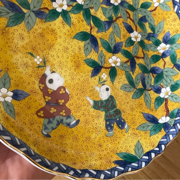 Arita Ware Shozan Karako 7.5” Scallop Gold Trim Plate - Picture 7 of 10